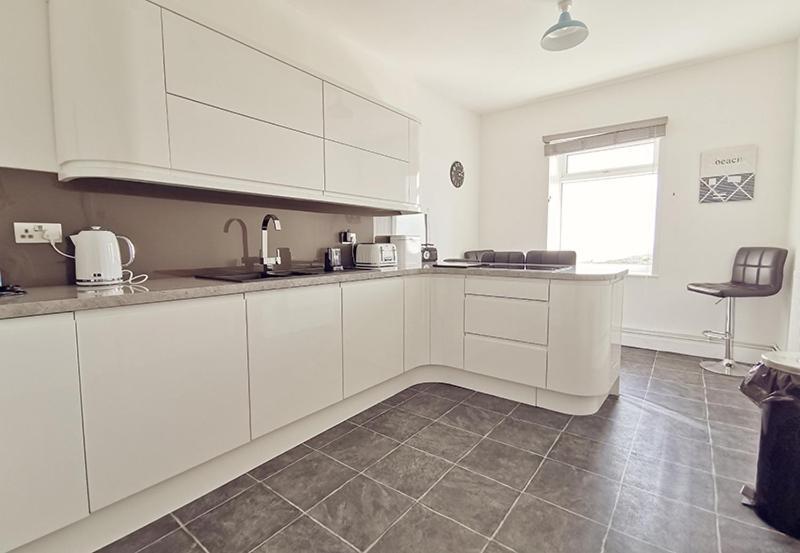 Plas Darien-3 Bed Apt- Sea Views - Sleeps 5 Trearddur Luaran gambar