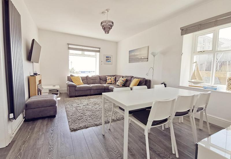 Plas Darien-3 Bed Apt- Sea Views - Sleeps 5 Trearddur Luaran gambar